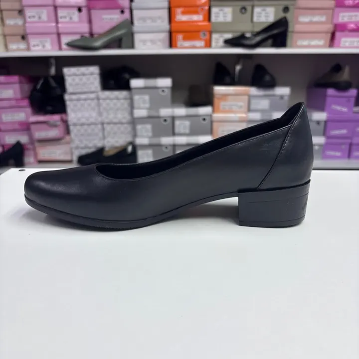 Pantof dama negru slip-on, profil lateral cu tocul gros