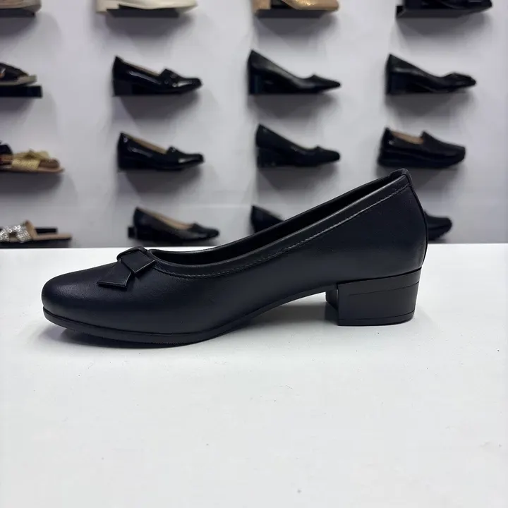 Pantof dama negru cu toc mic, profil lateral si fundita decorativa